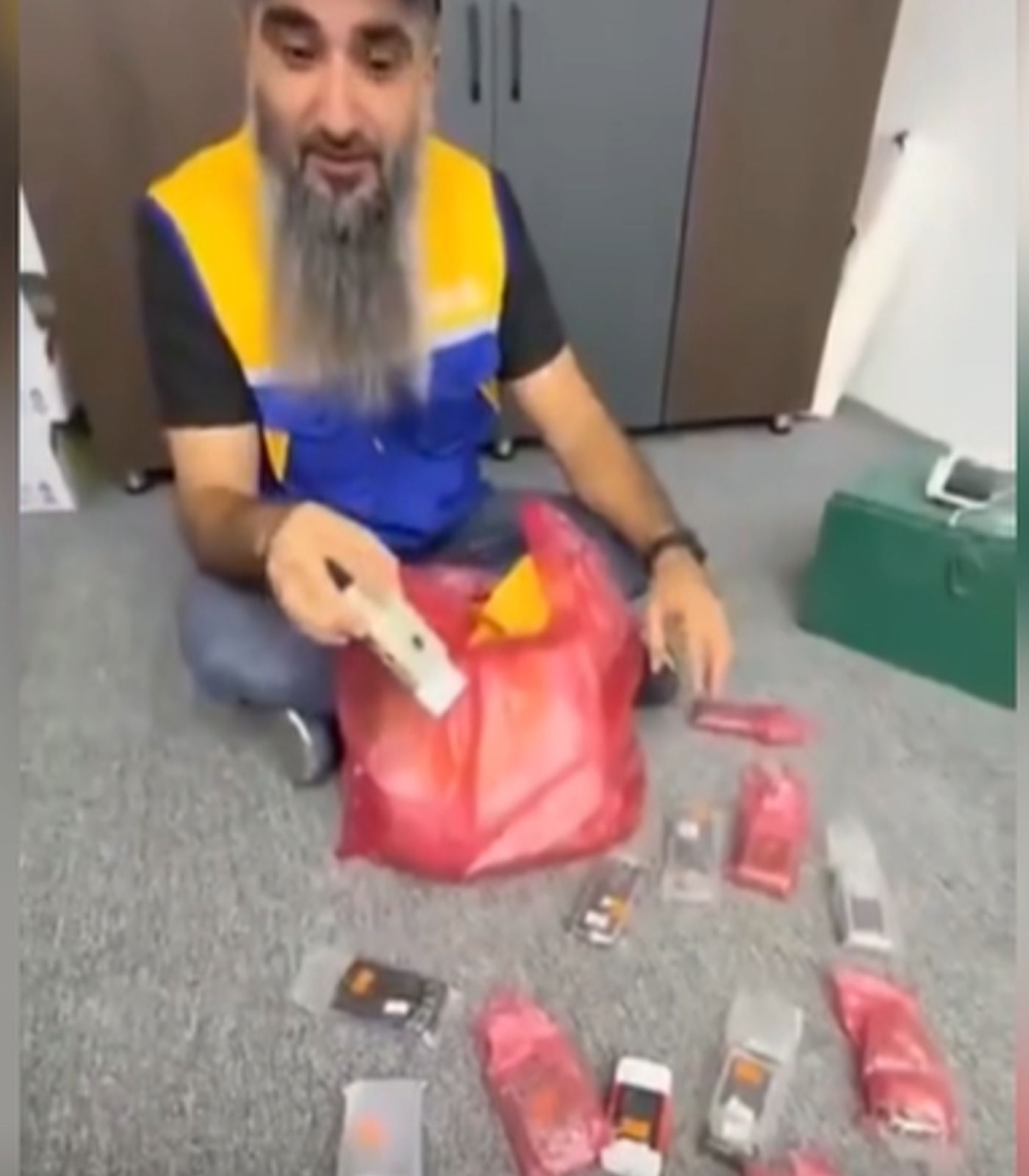 Nokia phones ordered in 2010 arrive after 16 years in Libya — What does it say about war’s impact?